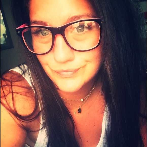 Meet your Posher, Ashley - Picture 4 of 6